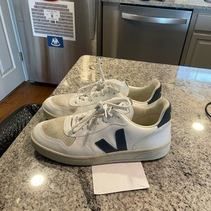 Veja V10 Men’s Sneaker